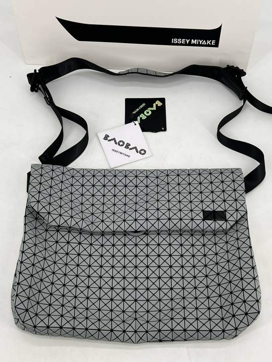 Picture of Issey Miyake Handbags _SKUfw206418644fw